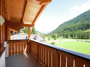 Cushy Chalet with Balcony Ski Boot Heaters Garage Heating